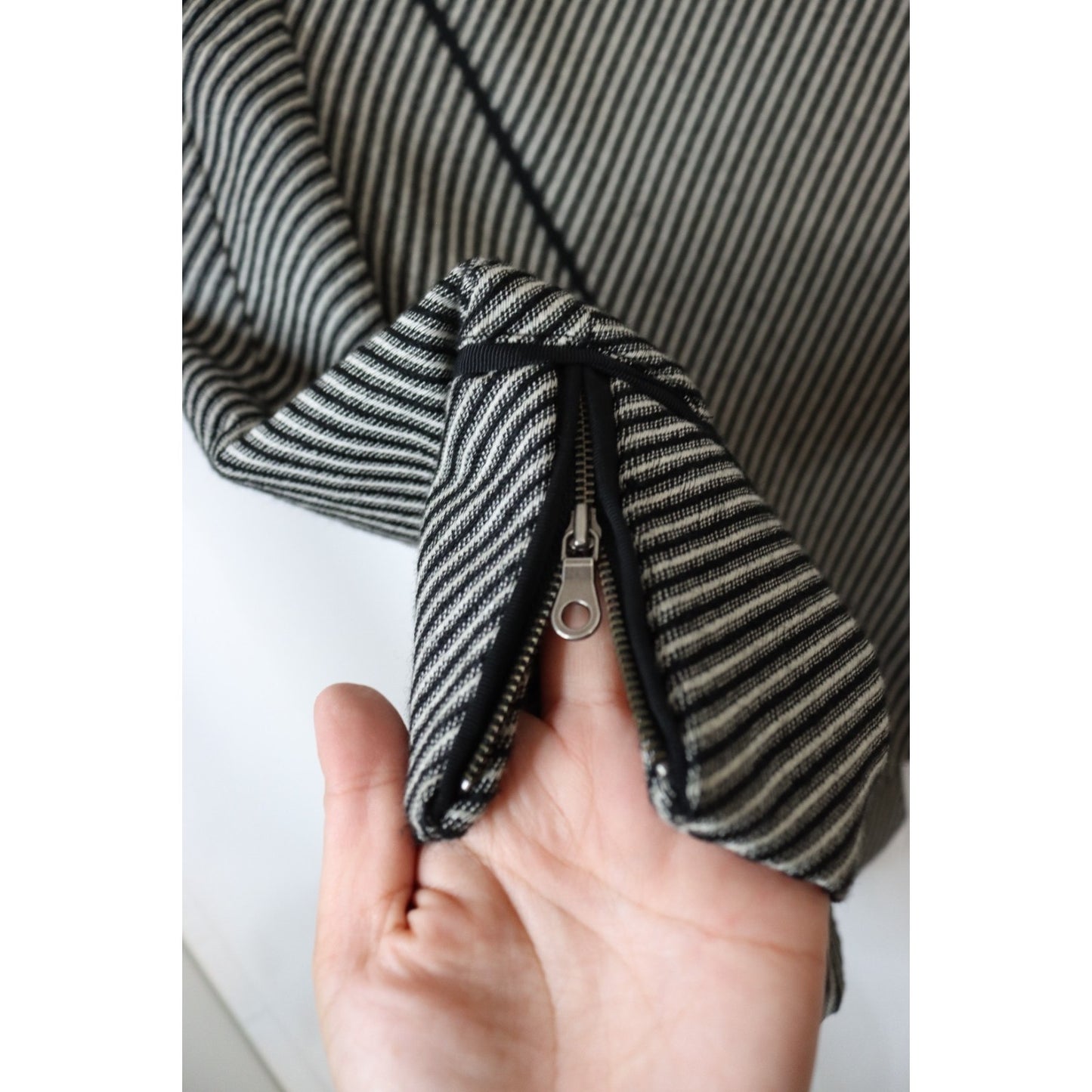 Chico's Blazer Long Sleeve Business Size 0 Open Black and White Zip Sleeves
