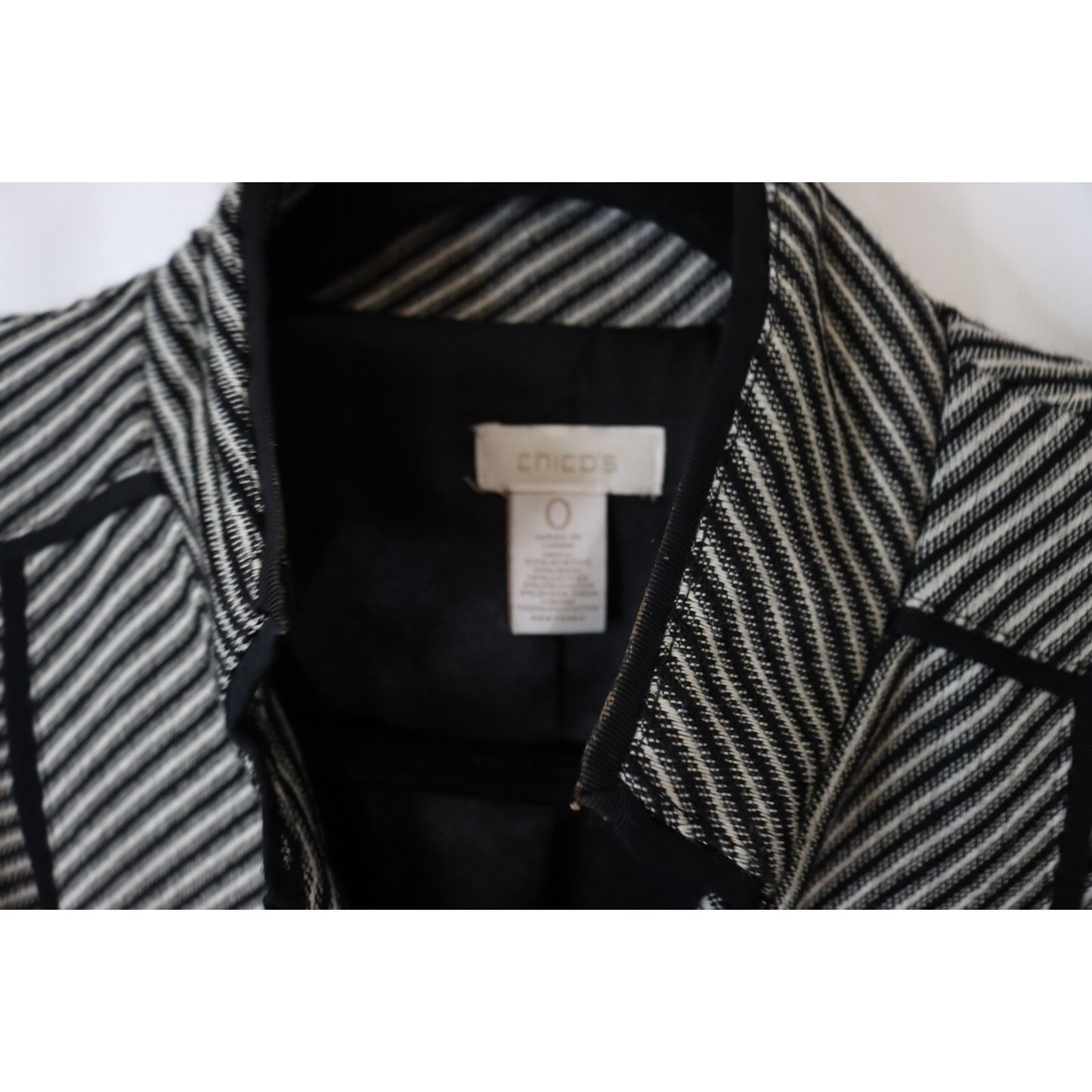 Chico's Blazer Long Sleeve Business Size 0 Open Black and White Zip Sleeves