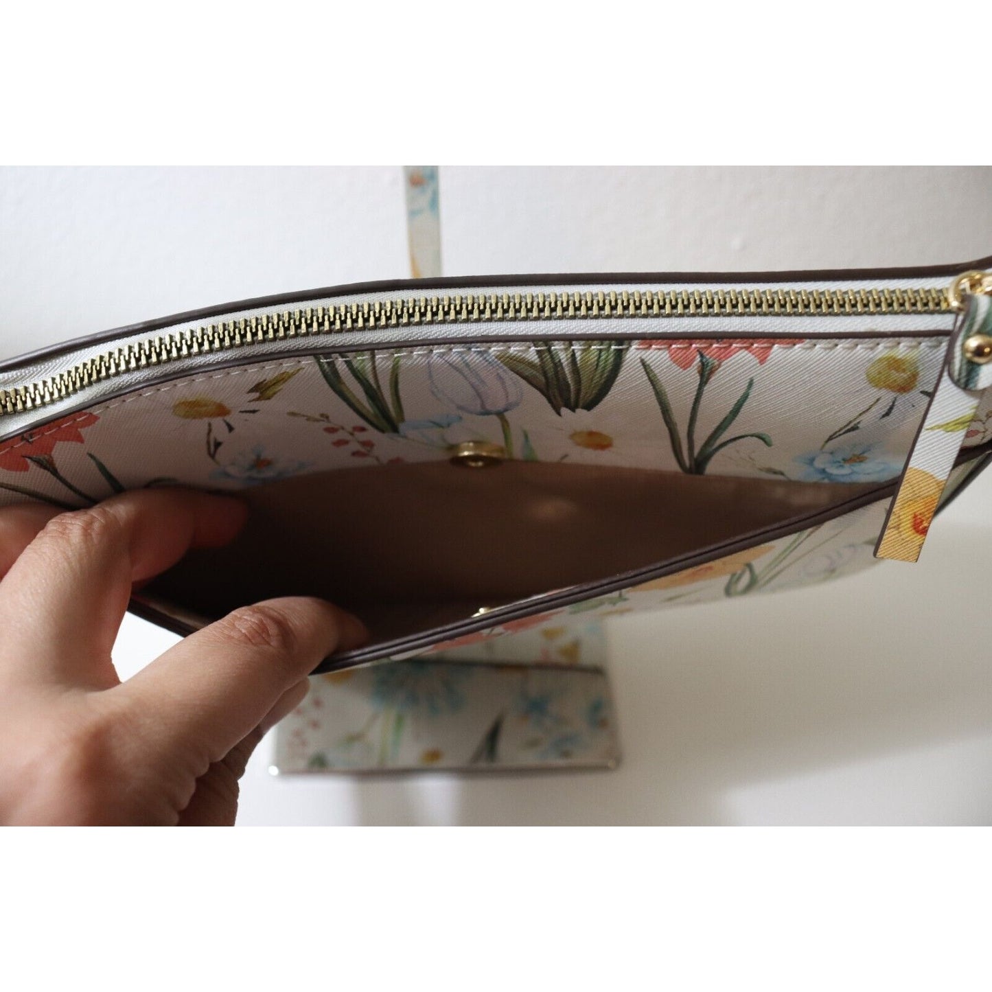 Nanette Lapore White Floral Zippered Shoulder Bag Purse Gold Hardware Pockets