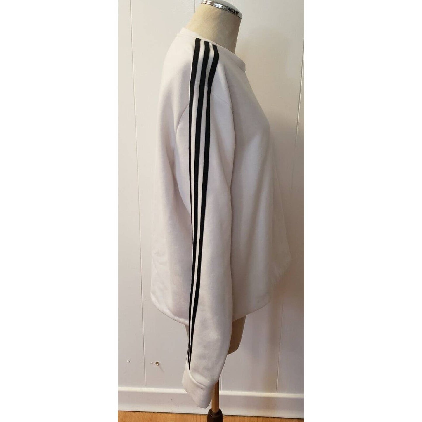 Adidas sweatshirt 3 striped streetwear Size Large (40)