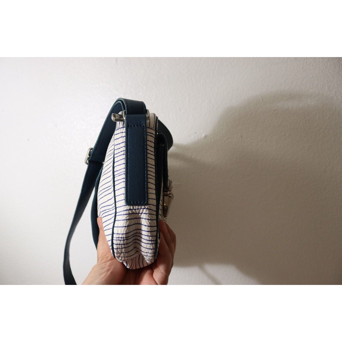 Vintage Fossil Leather Crossbody Shoulder Bag White Blue Striped Silver Buckle Accent