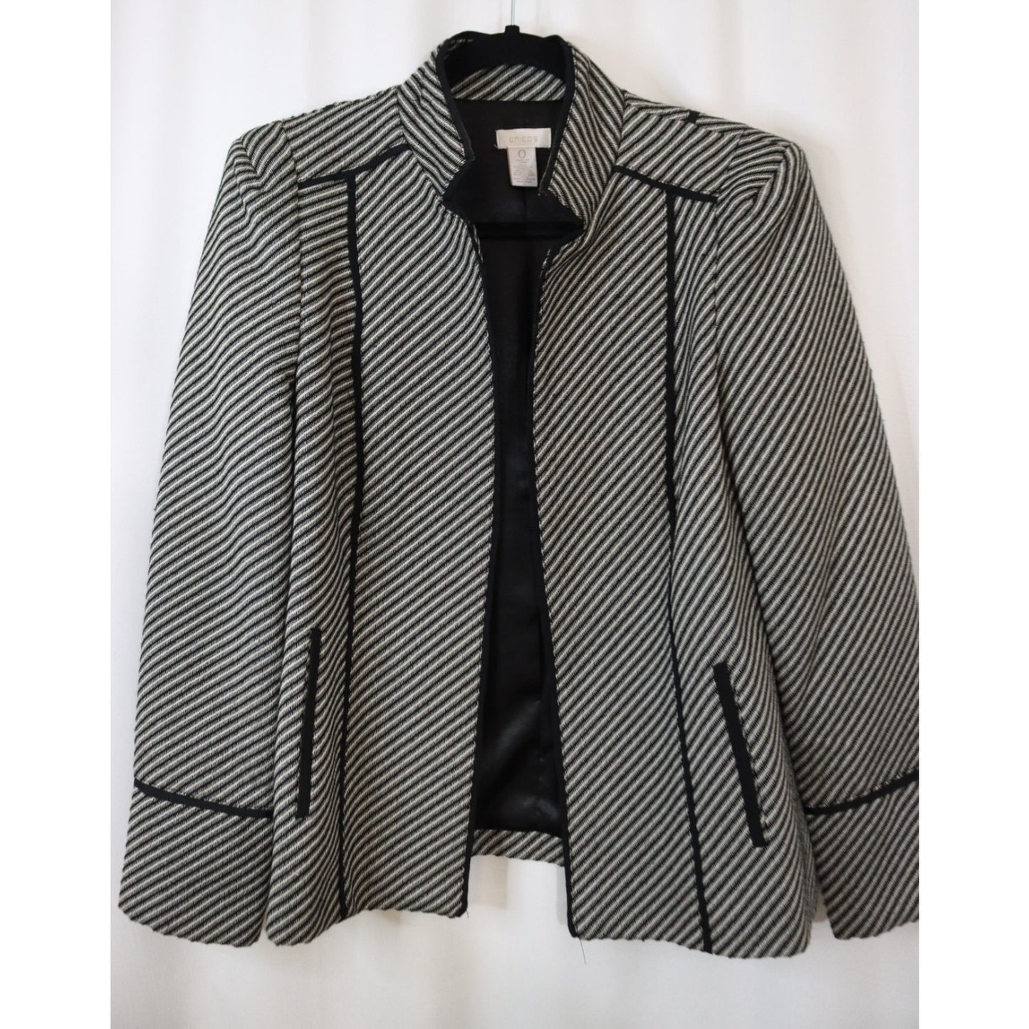 Chico's Blazer Long Sleeve Business Size 0 Open Black and White Zip Sleeves