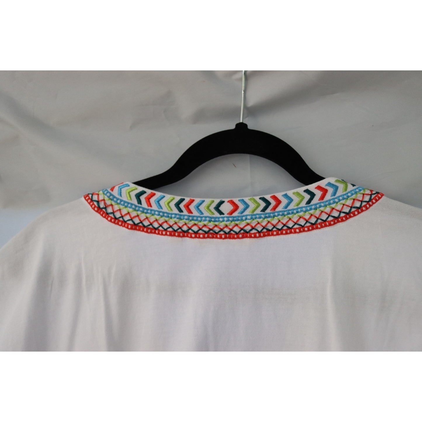 Soft Surroundings White Short Sleeve Top Size Small Embroidery