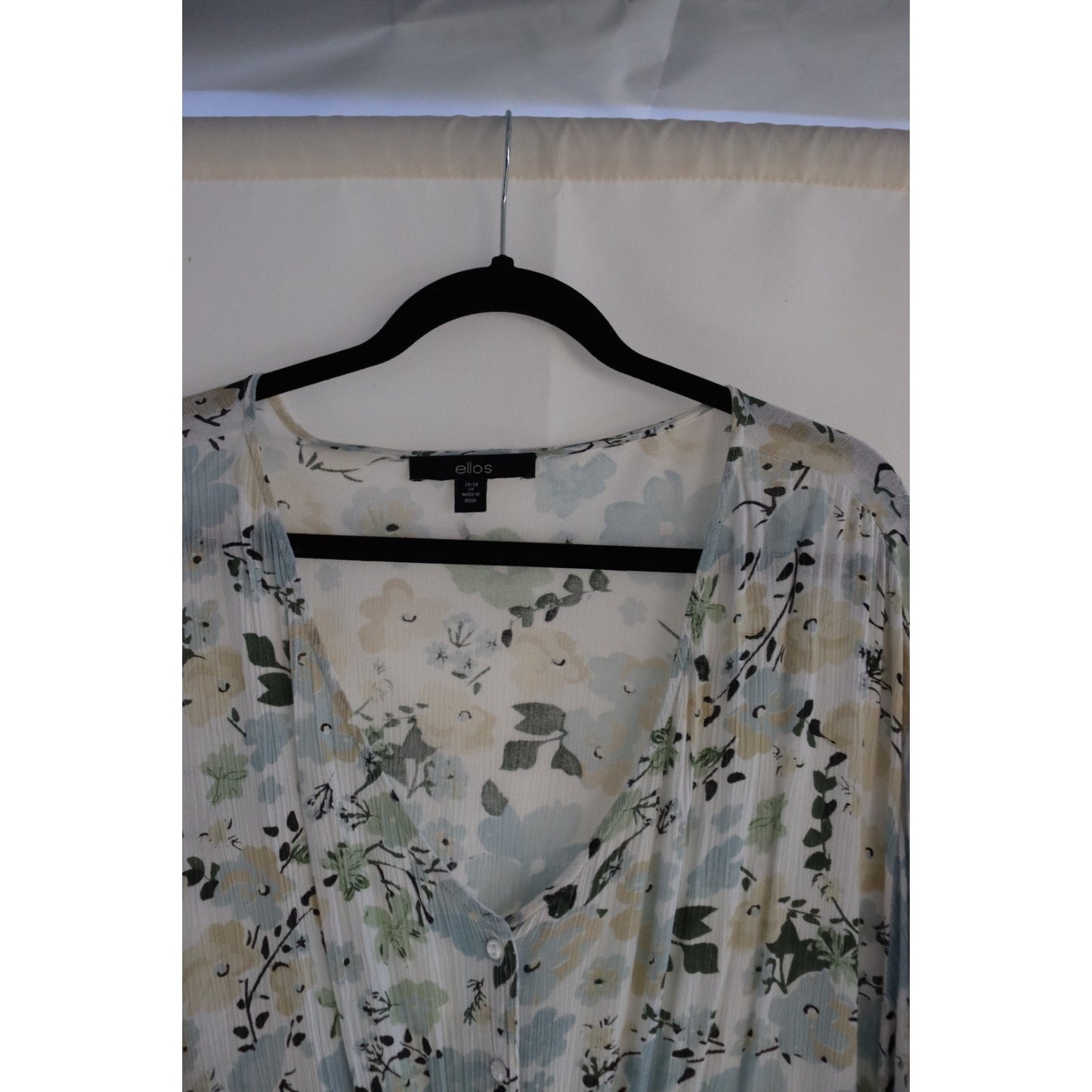 Ellos Cream and Floral Top Short Sleeve Size 26/28/2X Button Up