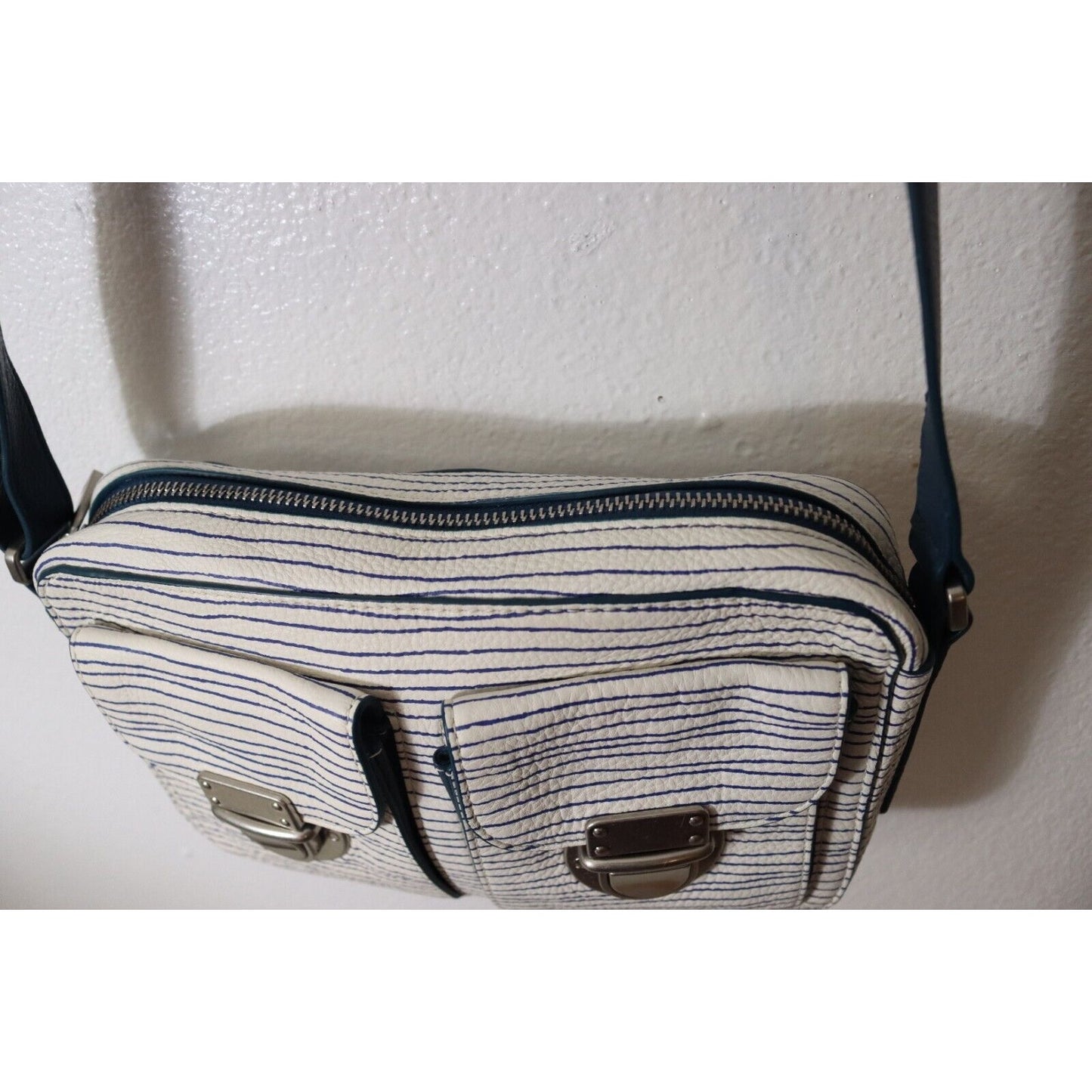 Vintage Fossil Leather Crossbody Shoulder Bag White Blue Striped Silver Buckle Accent