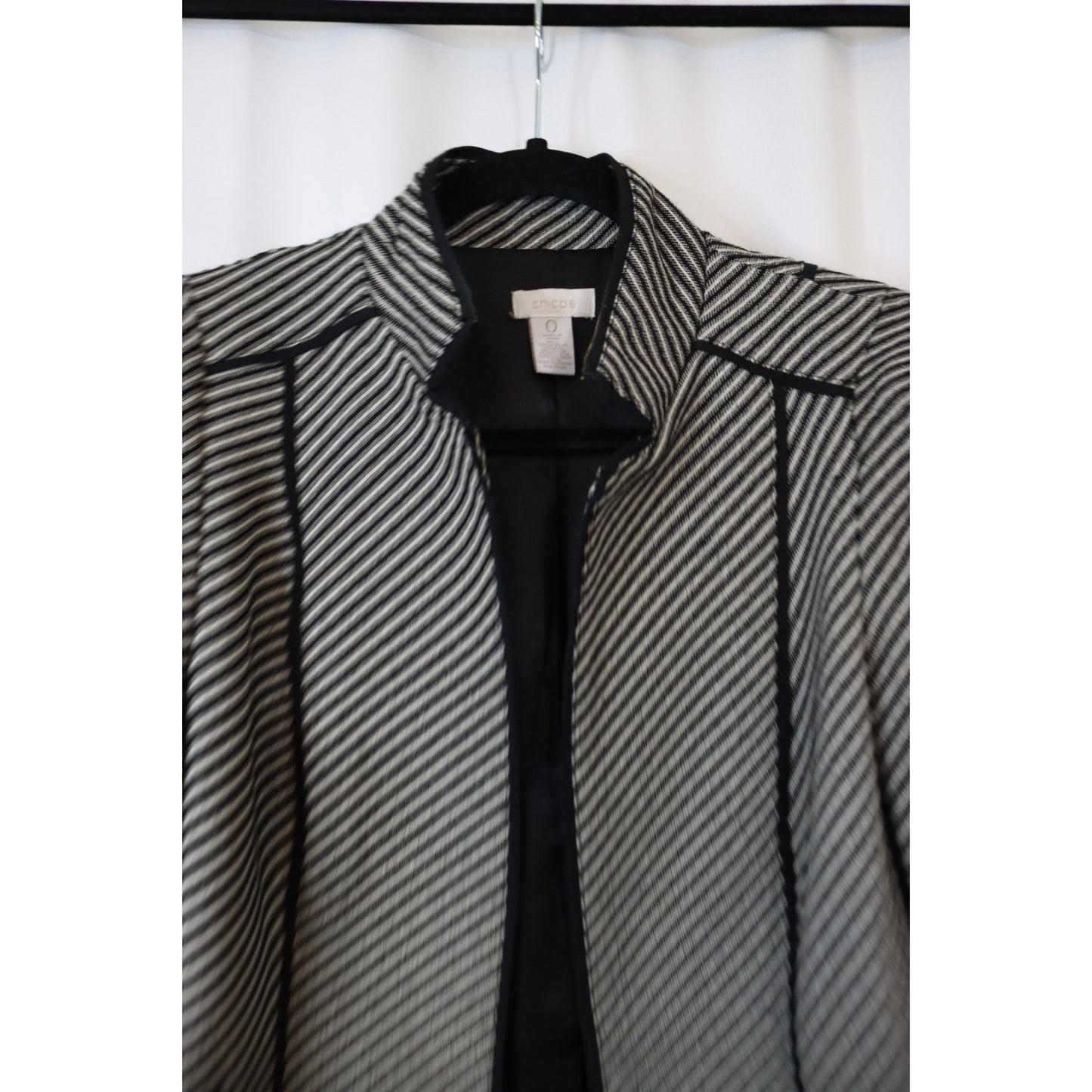 Chico's Blazer Long Sleeve Business Size 0 Open Black and White Zip Sleeves