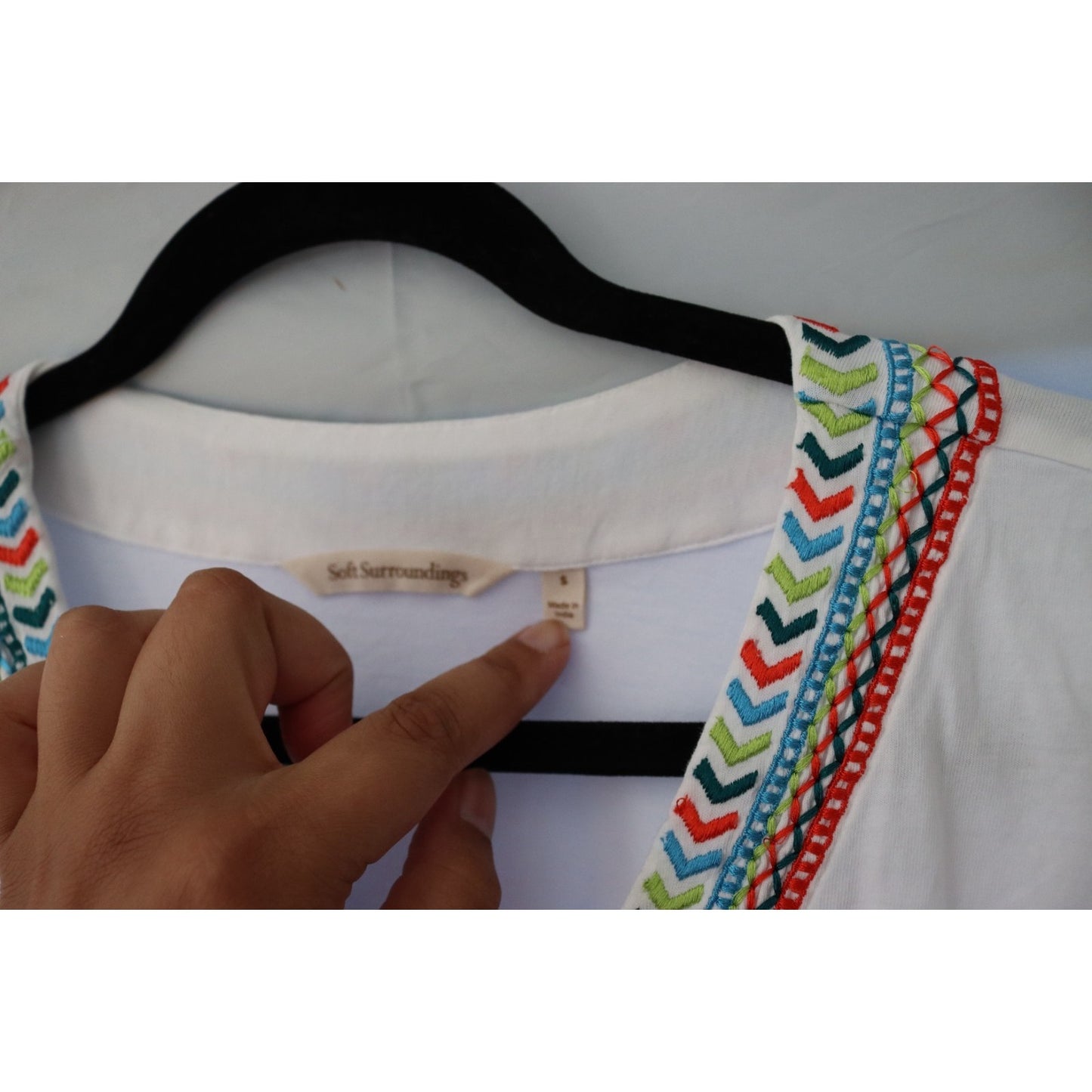 Soft Surroundings White Short Sleeve Top Size Small Embroidery