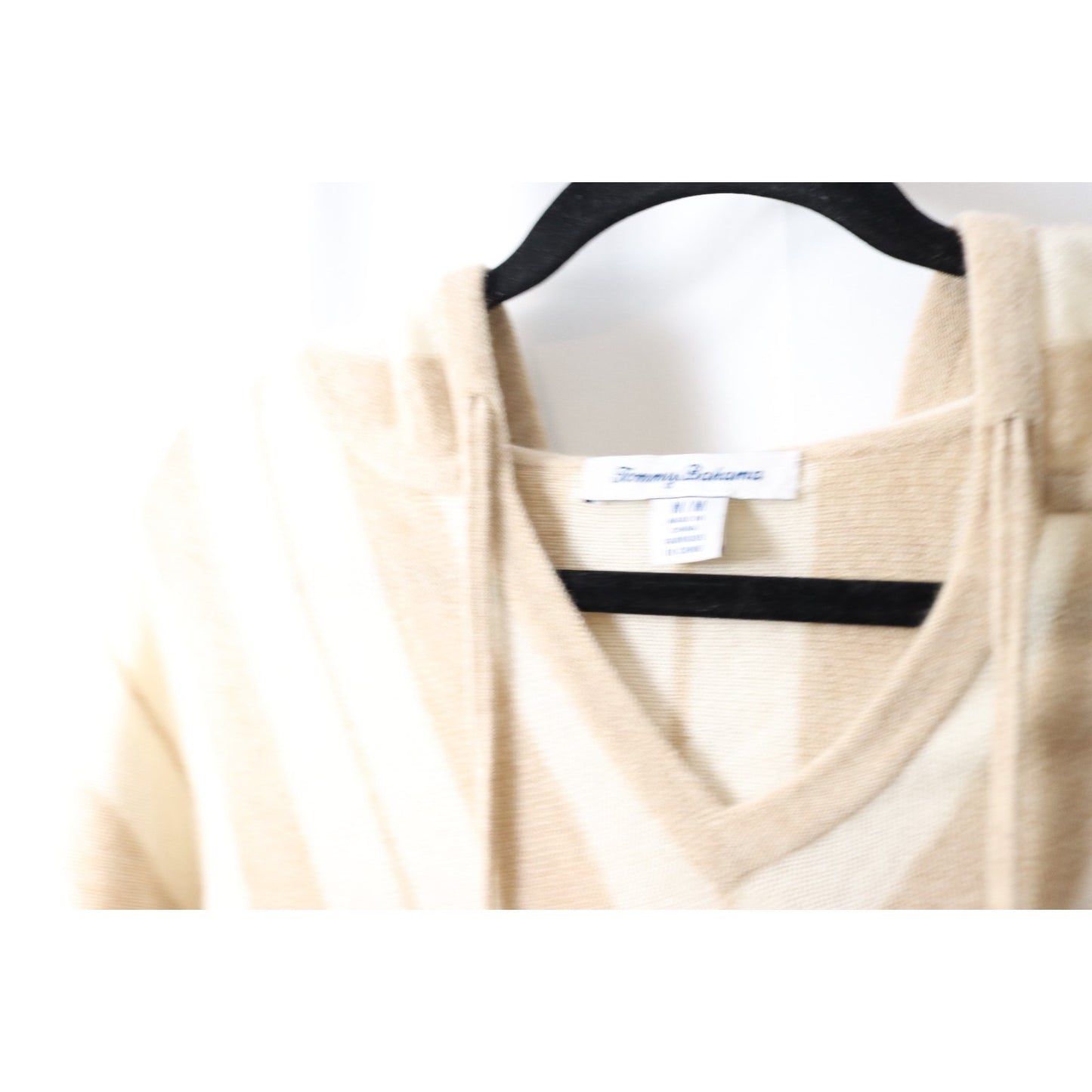 Tommy Bahama Medium Wool/Cashmere V Neck Long Sleeve Hoodie Lightweight