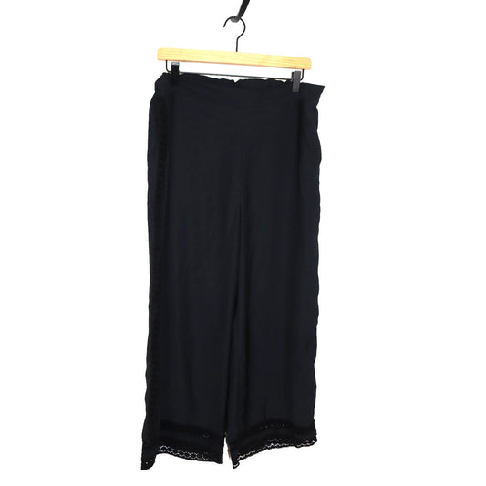 Juicy Couture Elastic Back Large Lace Bottom Pocket