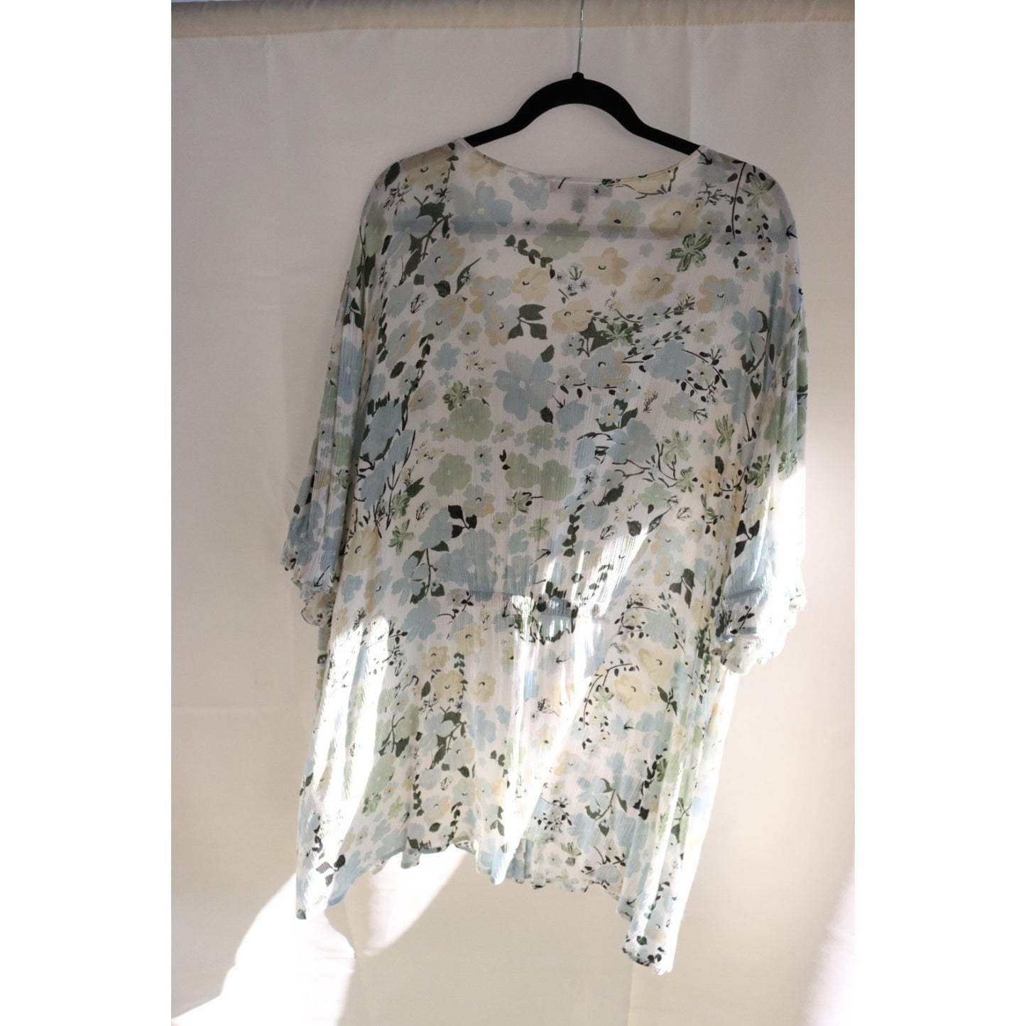 Ellos Cream and Floral Top Short Sleeve Size 26/28/2X Button Up