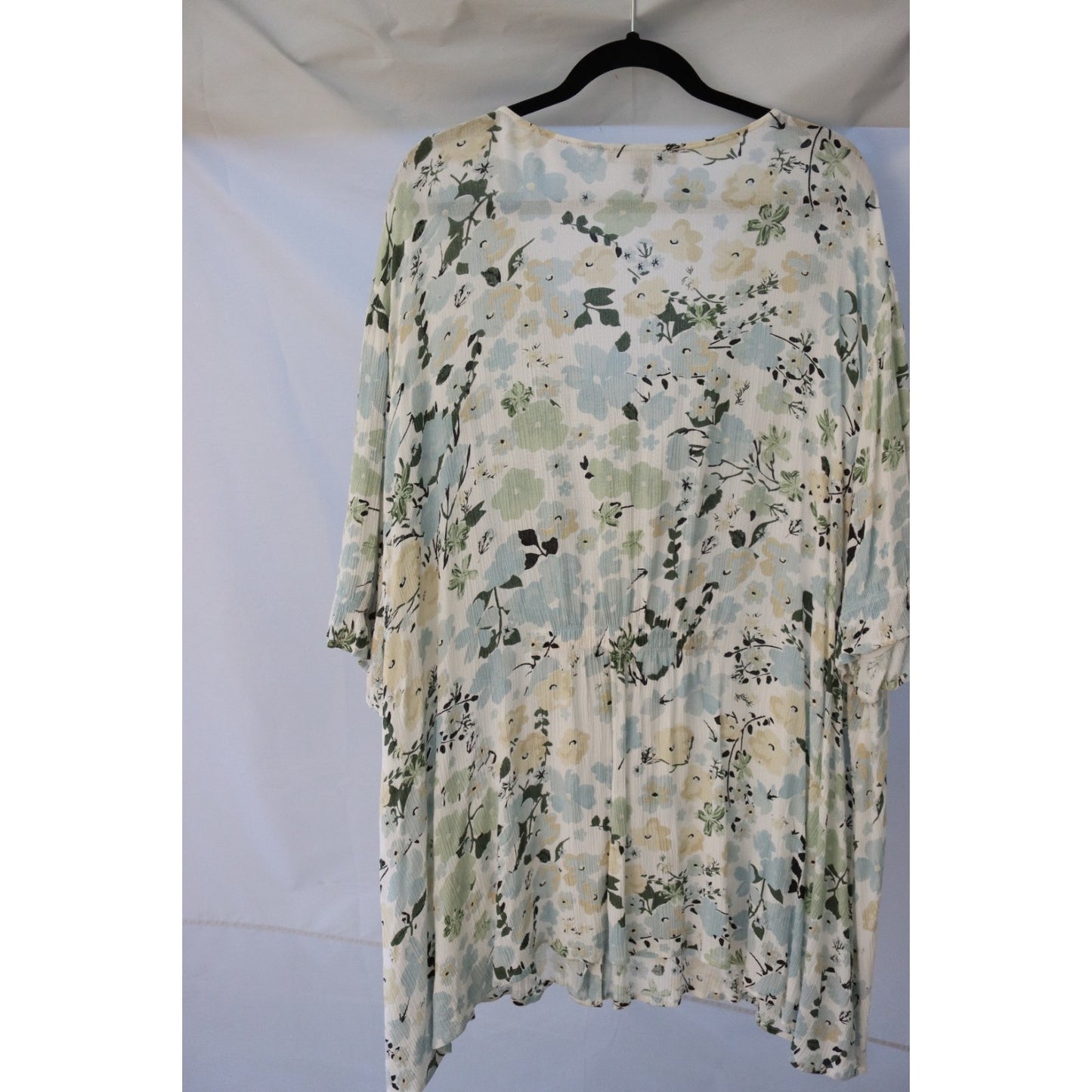 Ellos Cream and Floral Top Short Sleeve Size 26/28/2X Button Up
