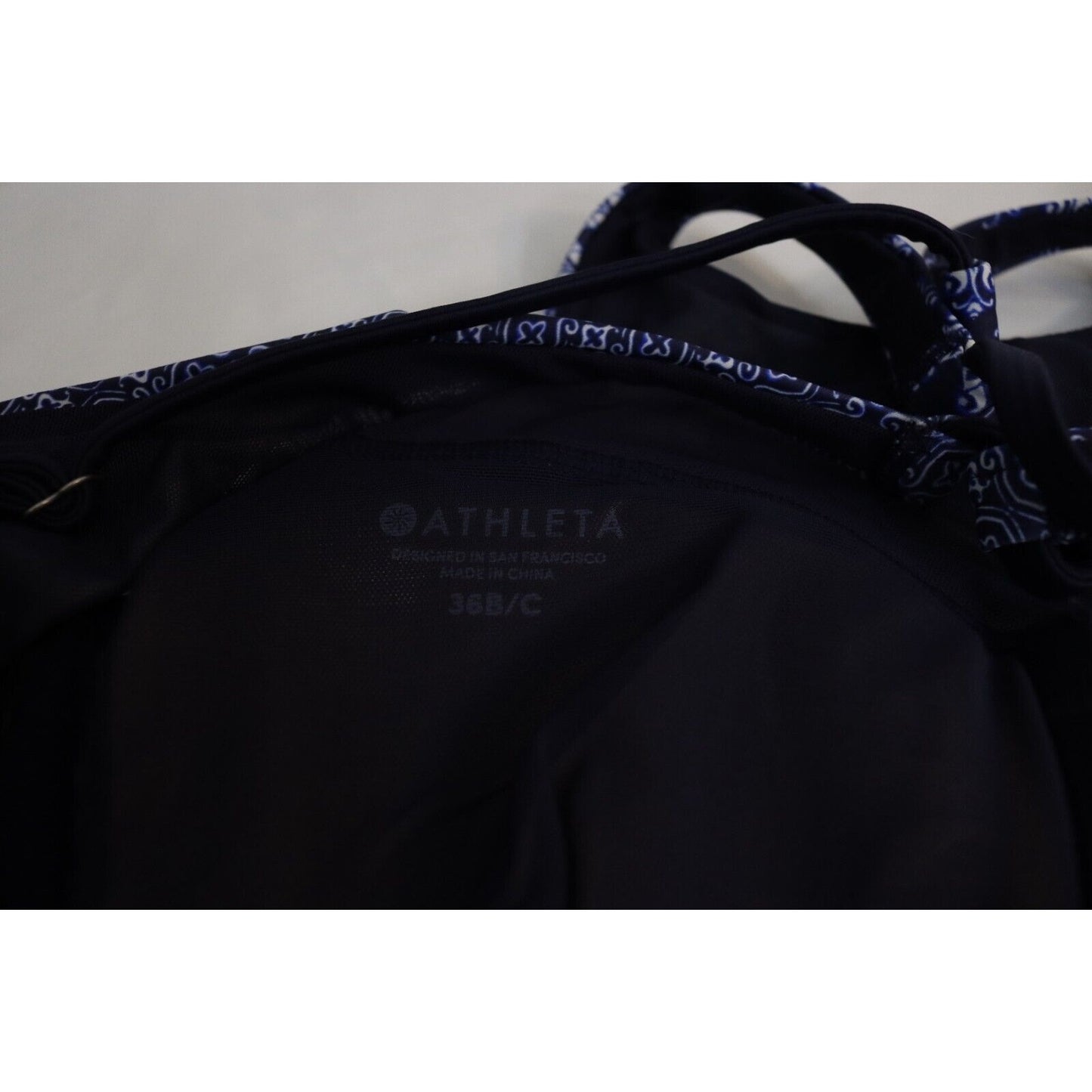 Athleta Swim Top Size 35 B/C Underwire Padded