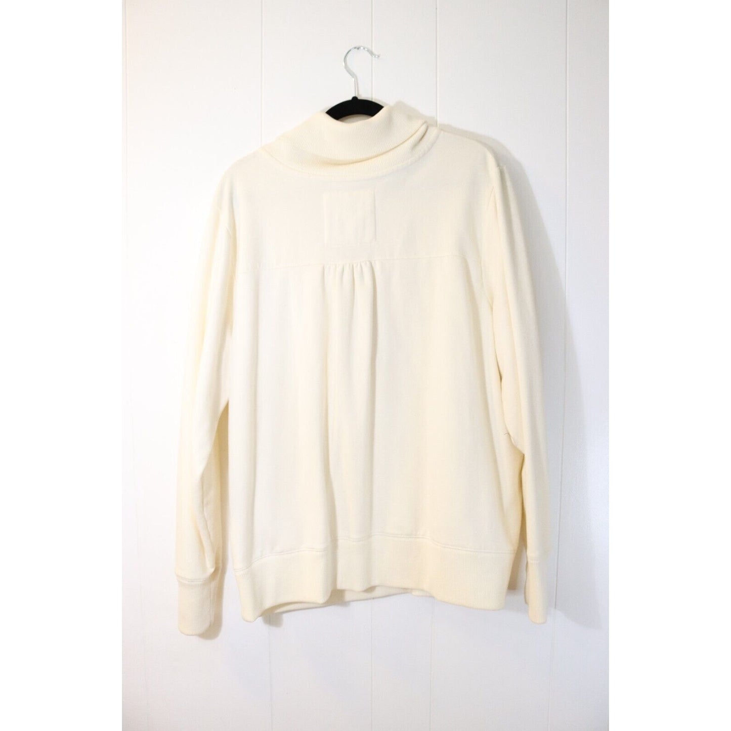 Old Navy White Sweater Size XXL Long Sleeve Button Accent