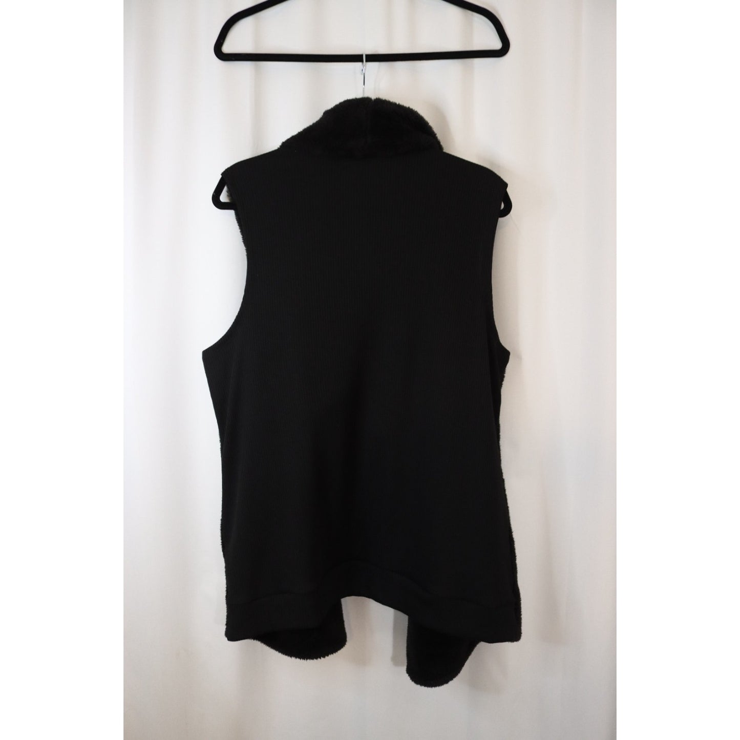 Peace and Pearl Faux Fur Vest 1X Polyester