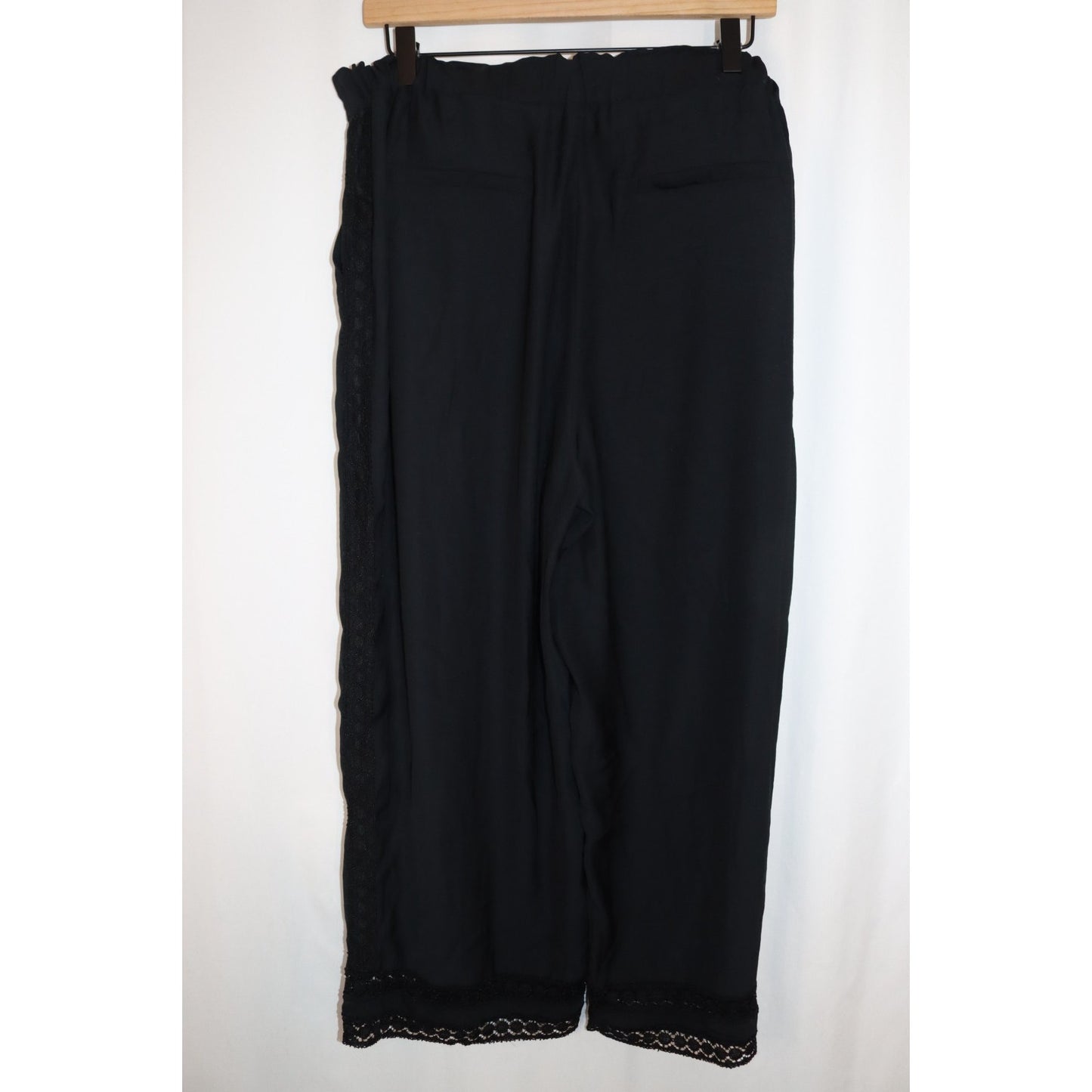 Juicy Couture Elastic Back Large Lace Bottom Pocket