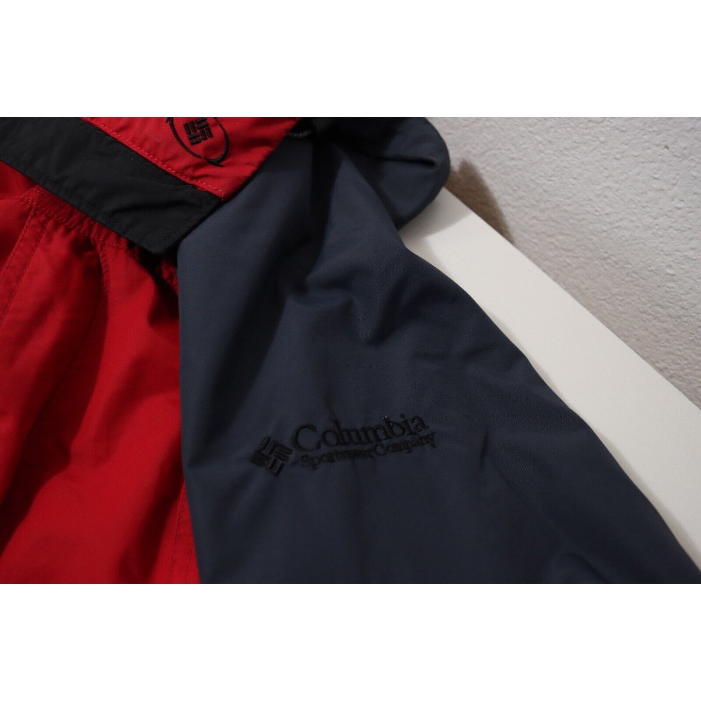 Columbia Windbreaker Red and Black Detachable Hoodie Size Medium